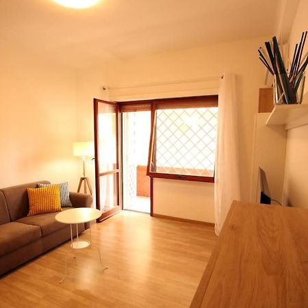 Appartamento Cozy Coastal Gateway Lido di Ostia Esterno foto