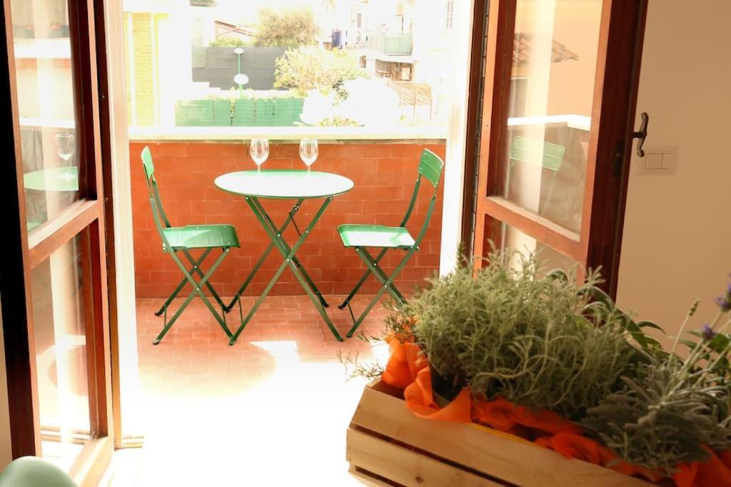 Appartamento Cozy Coastal Gateway Lido di Ostia Esterno foto