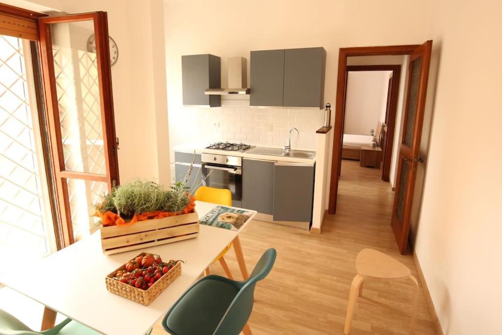 Appartamento Cozy Coastal Gateway Lido di Ostia Esterno foto
